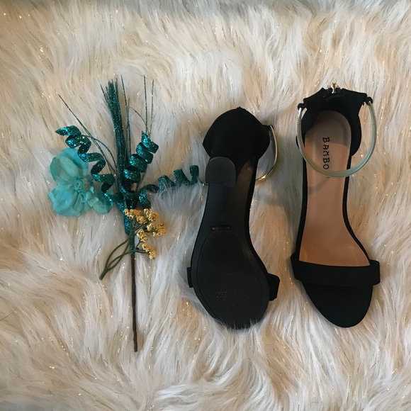 SOLD ‼️Gold Ankle strap heels ‼️ - Picture 5 of 5